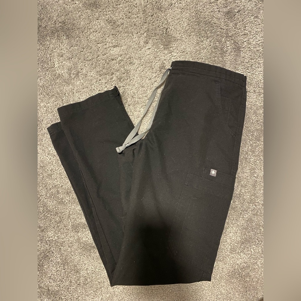 Women’s black Figs scrub bottoms size xs Yola.